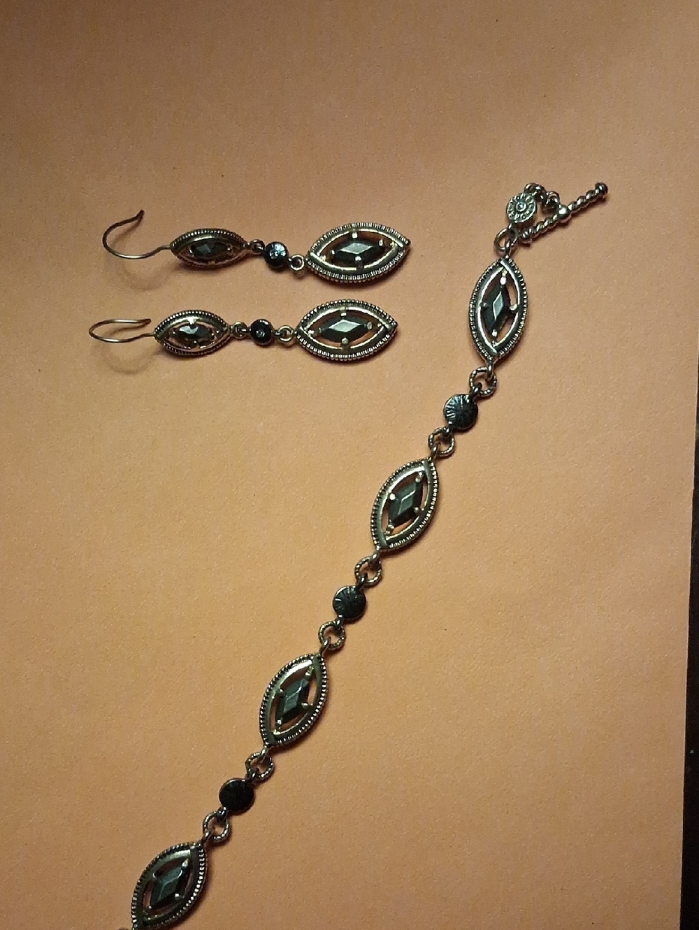 Vintage Gold-Tone Black Marquise Link Bracelet and Earrings Set